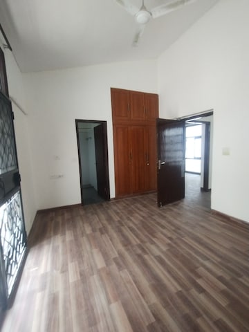 Furnished Amenities in 2 BHK Builder Floor at Sushant Lok 2, Sector 57 – for Rent
