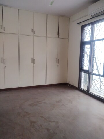 Balcony in 2 BHK Builder Floor at Ansal Sushant Lok I, Sector 43 – for Rent