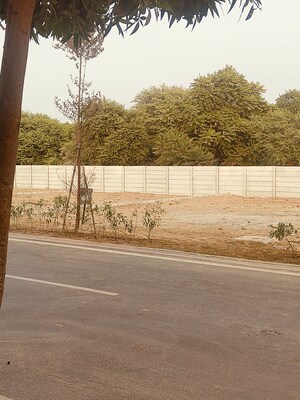 Master Bedroom in 3 BHK Builder Floor at Parklands, Sector 85 – for Sale