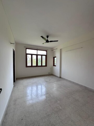 Room in 3 BHK Builder Floor at Gupta Awas, Sector 43 – for Rent