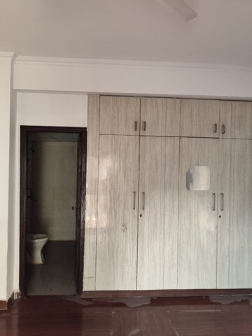 Building Lobby in 4 BHK Apartment at Sector 71 – for Rent