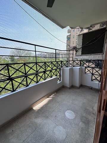 Balcony in 3 BHK Builder Floor at Gupta Awas, Sector 43 – for Rent