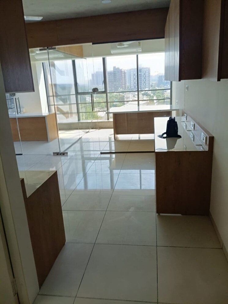 Team Area, shivam-trade-center Commercial Office Space 824 Sq.Ft. In Ambli Ahmedabad 8666339