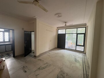 Room in 3 BHK Apartment at Gurugram CGHS, Sector 56 – for Rent