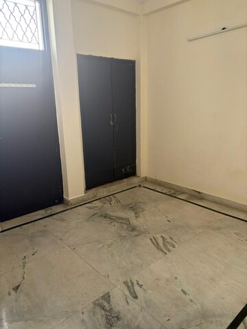 Room in 3 BHK Apartment at Gurugram CGHS, Sector 56 – for Rent