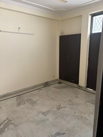 Room in 3 BHK Apartment at Gurugram CGHS, Sector 56 – for Rent