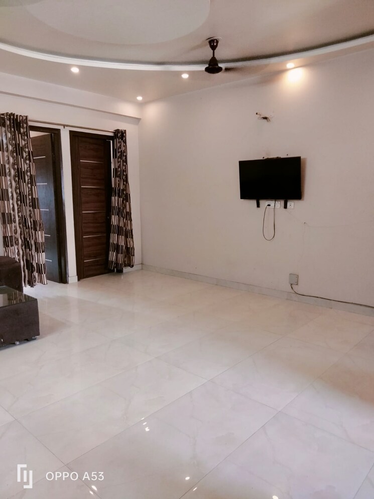 Room, sunshine-enclave 3 Bedroom 1215 Sq.Ft. Builder Floor In Vip Road Zirakpur 8666394
