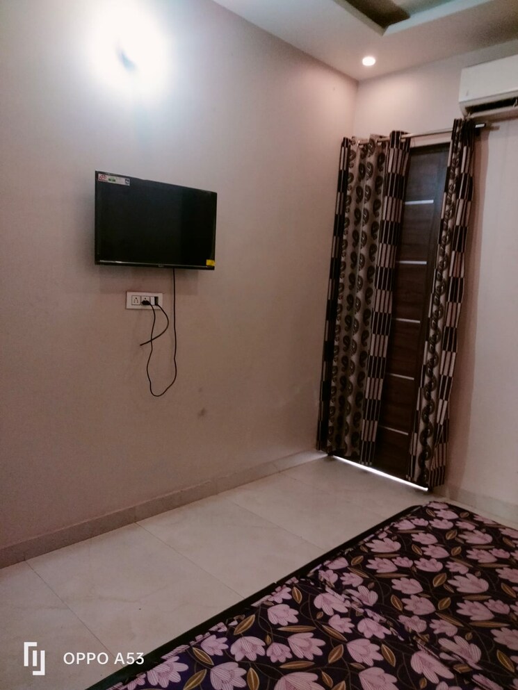 Room, sunshine-enclave 3 Bedroom 1215 Sq.Ft. Builder Floor In Vip Road Zirakpur 8666394