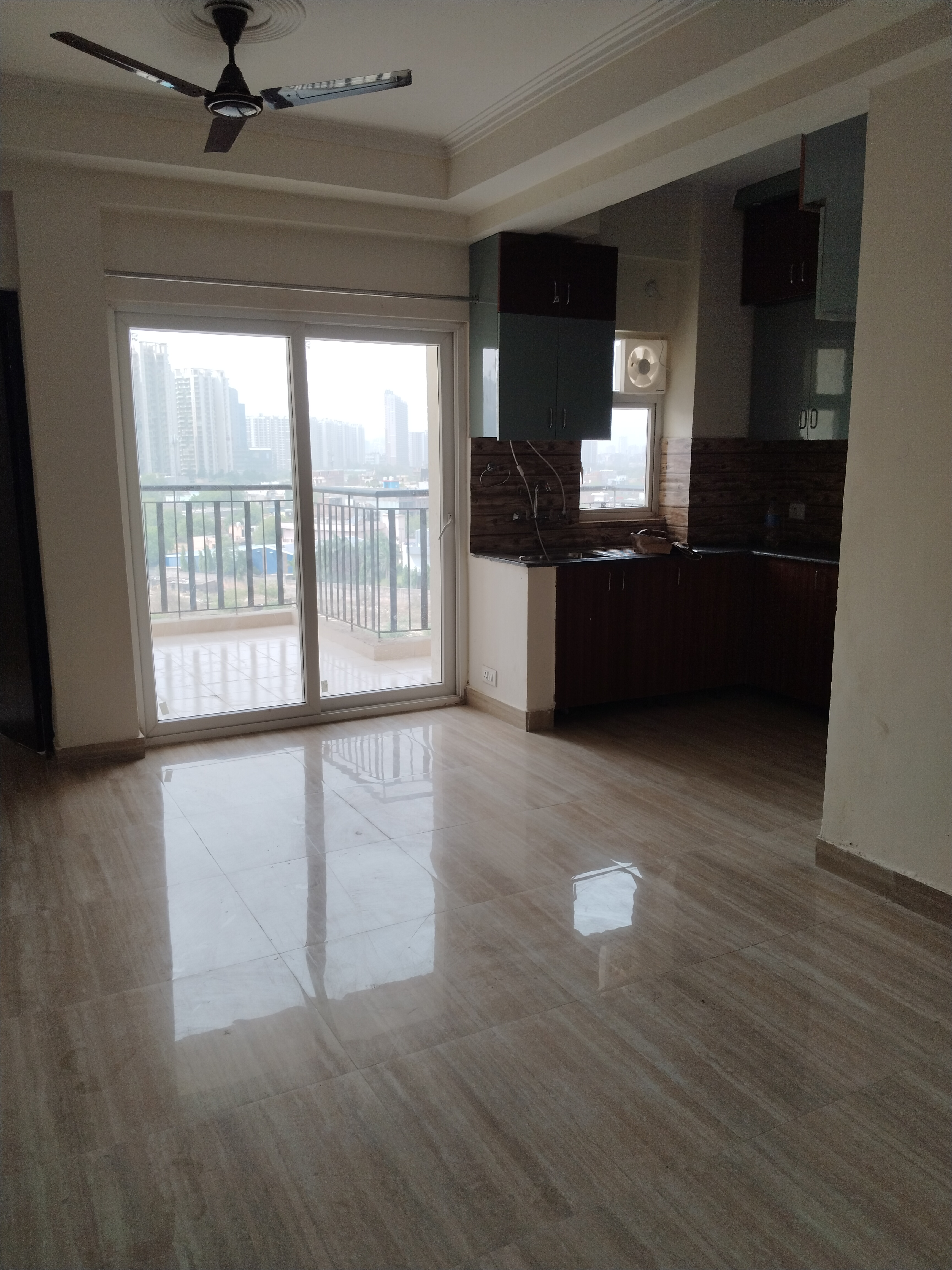 2 BHK + Extra Room 885 Sq.Ft. Apartment in Amrapali Tropical Garden