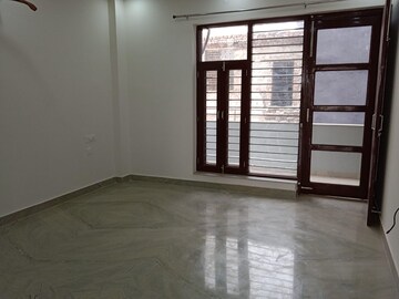 Room in 2 BHK Builder Floor at Sushant Lok 2, Sector 57 – for Rent