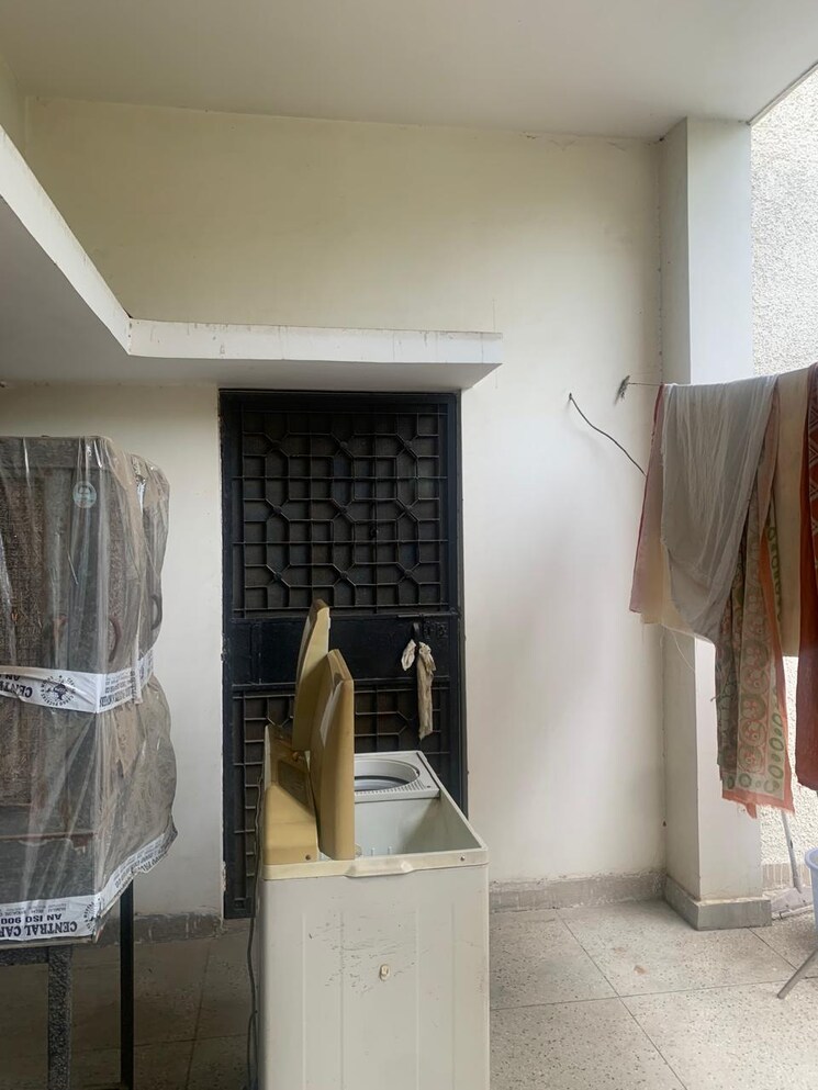 Other, south delhi 2 Bedroom 1200 Sq.Ft. Apartment In South Delhi Delhi 8666424