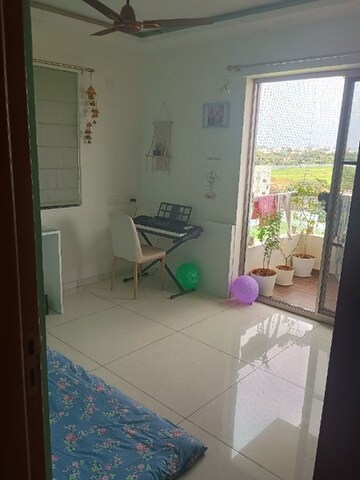 Room in 2.5 BHK Apartment at Bonsai Arbour, Tellapur – for Rent