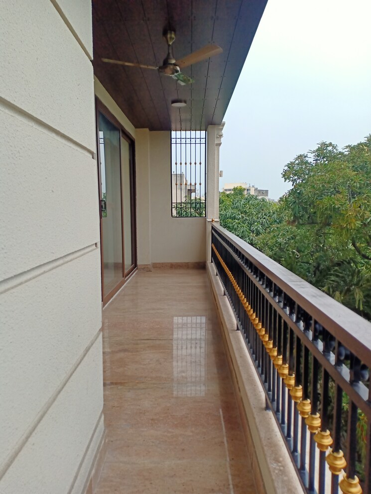 Balcony, boutique-residential-apartments-c-253 3 Bedroom 2500 Sq.Ft. Apartment In Defence Colony Delhi 8666410