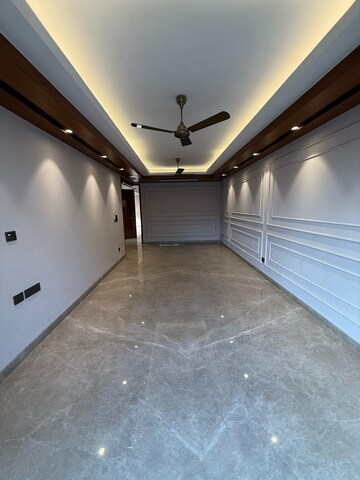 Room in 4 BHK Builder Floor at Greater Kailash – for Rent
