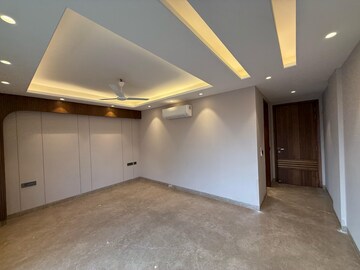 Room in 4 BHK Builder Floor at Greater Kailash – for Rent