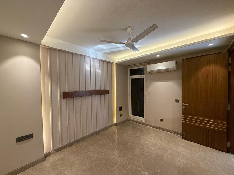 Room, greater kailash 4 Bedroom 300 Sq.Yd. Builder Floor In Greater Kailash Delhi 8666488