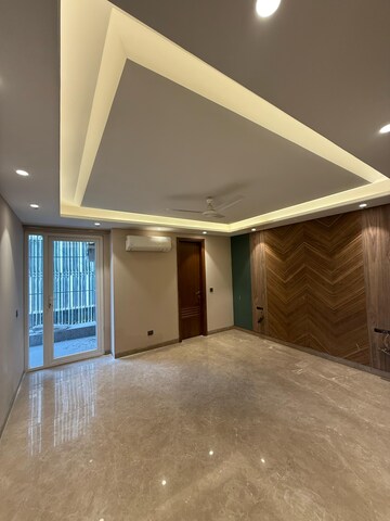 Room in 4 BHK Builder Floor at Greater Kailash – for Rent