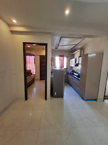 Room in 3 BHK Builder Floor at Sunshine Enclave, Vip Road – for Rent