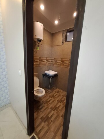Bathroom in 3 BHK Builder Floor at Sunshine Enclave, Vip Road – for Rent