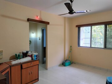 Living Room in 2 BHK Apartment at Kalpataru Paramount, Kapur Bawdi – for Rent