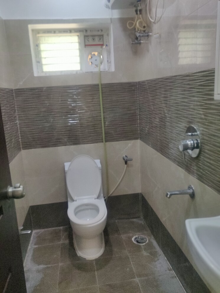 Bathroom, white-house-banjara-hills 3 Bedroom 2354 Sq.Ft. Apartment In Banjara Hills Hyderabad 8666534