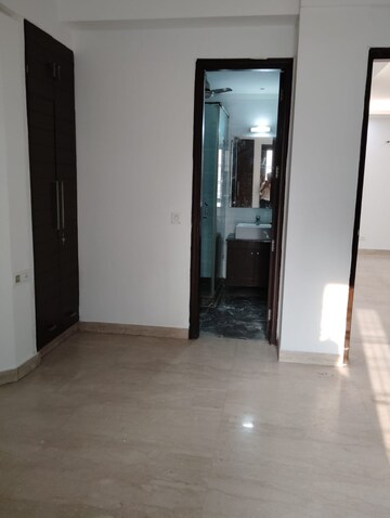 Room in 3 BHK Apartment at Chittaranjan Park – for Sale