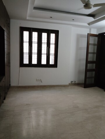 Room in 3 BHK Apartment at Chittaranjan Park – for Sale