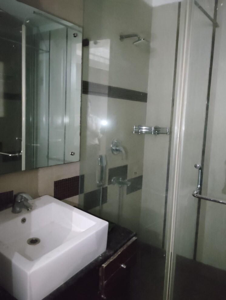 Bathroom, chittaranjan park 3 Bedroom 2250 Sq.Ft. Apartment In Chittaranjan Park Delhi 8666471