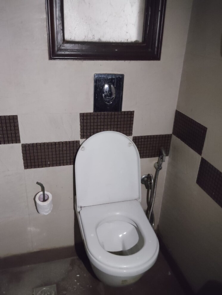 Attached Bathroom, chittaranjan park 3 Bedroom 2250 Sq.Ft. Apartment In Chittaranjan Park Delhi 8666471