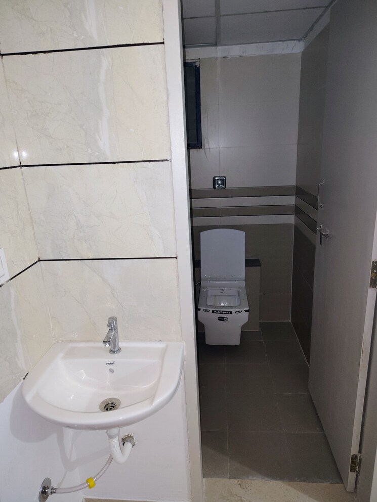 Bathroom, baner 2.5 Bedroom 1390 Sq.Ft. Apartment In Baner Pune 8666605