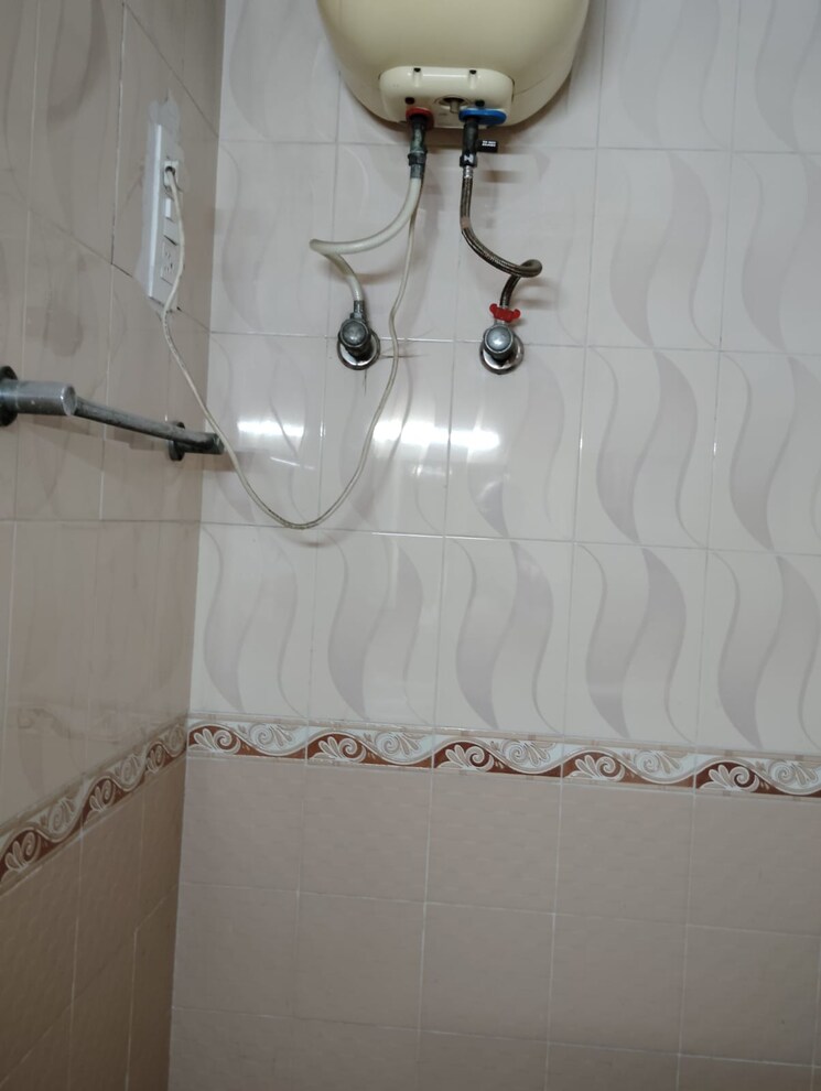 Bathroom, south delhi 3 Bedroom 1450 Sq.Ft. Apartment In South Delhi Delhi 8666544
