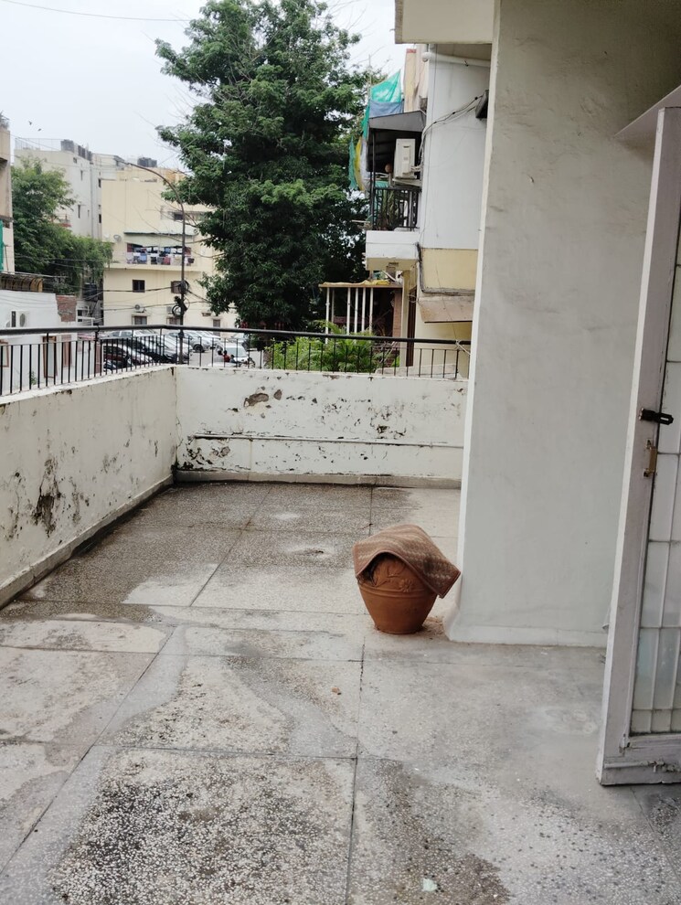 Balcony, south delhi 3 Bedroom 1450 Sq.Ft. Apartment In South Delhi Delhi 8666544