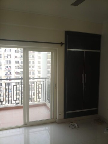 Room in 2 BHK Apartment at Maxblis White House, Sector 75 – for Rent