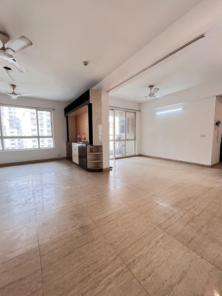 Room, sector 18 dwarka 4 Bedroom 2500 Sq.Ft. Apartment In Sector 18 Dwarka Delhi 8666619