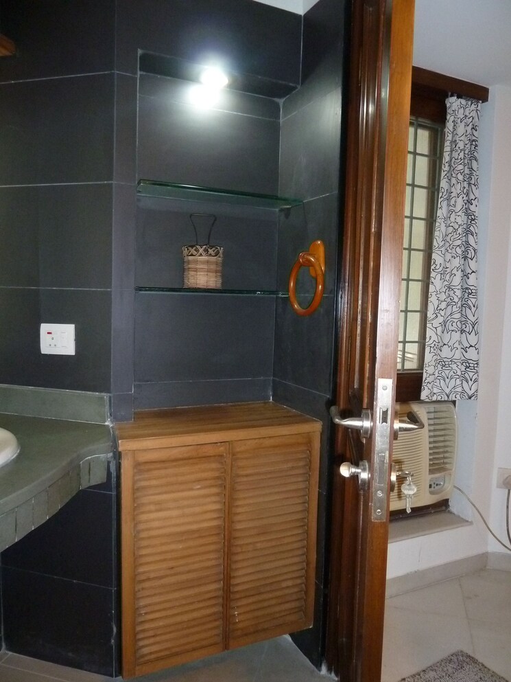 Bathroom, boutique-residential-apartments-c-253 3 Bedroom 2500 Sq.Ft. Apartment In Defence Colony Delhi 8666542