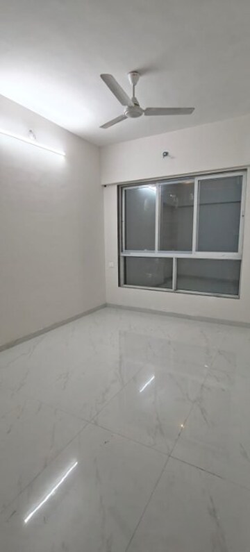 Room in 3 BHK Apartment at Babhai Naka – for Rent