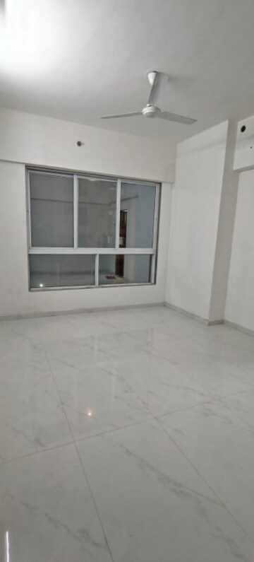 Room in 3 BHK Apartment at Babhai Naka – for Rent