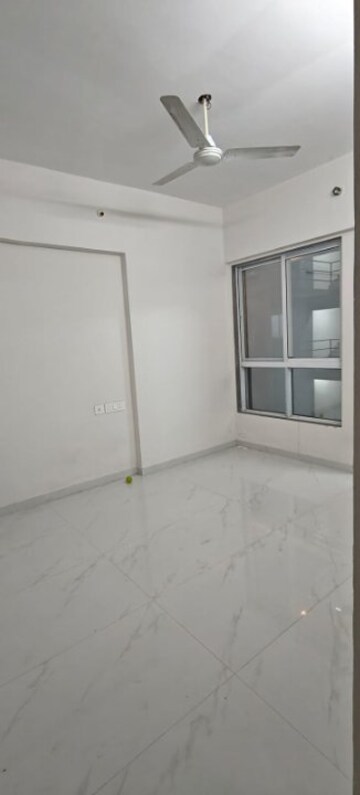 Room in 3 BHK Apartment at Babhai Naka – for Rent