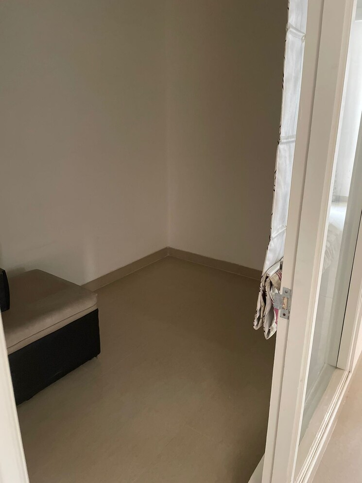 Balcony, emaar-emerald-estate 2 Bedroom 1020 Sq.Ft. Apartment In Sector 65 Gurgaon 8667362