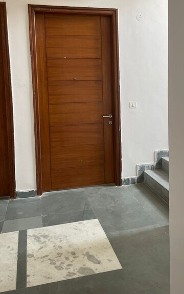 Room in 2 BHK Apartment at Emaar Emerald Estate, Sector 65 – for Rent