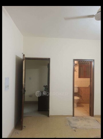 Room in 4 BHK Builder Floor at Ardee City, Sector 52 – for Rent