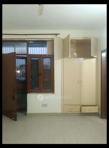 Room in 4 BHK Builder Floor at Ardee City, Sector 52 – for Rent