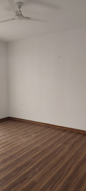 Room in 3 BHK Apartment at ATS Dolce, Zeta I Greater Noida – for Rent