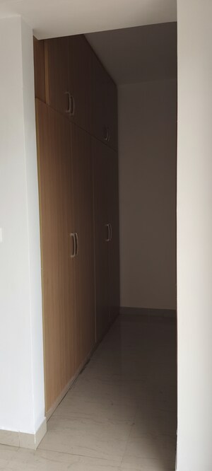 Room in 3 BHK Apartment at ATS Dolce, Zeta I Greater Noida – for Rent