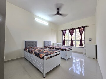 Room in  Pg at Vile Parle West – for Rent