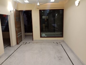 Room in 3 BHK Builder Floor at Silver City Extention, Vip Road – for Rent