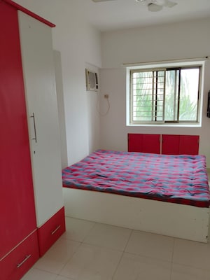 Bedroom in 2.5 BHK Apartment at Kalpataru Towers, Kandivali East – for Sale