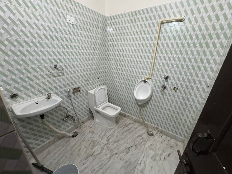 Bathroom, sector 46 3 Bedroom 263 Sq.Yd. Independent House In Sector 46 Gurgaon 8667694