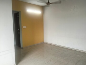 Room in 2 BHK Apartment at Siddhi Highland Haven, Balkum Pada – for Rent