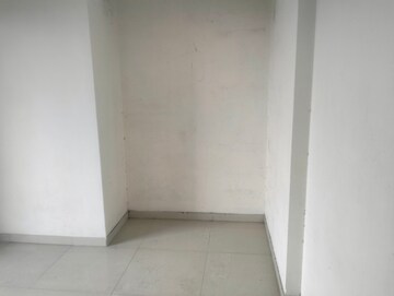 Room in 2 BHK Apartment at Siddhi Highland Haven, Balkum Pada – for Rent